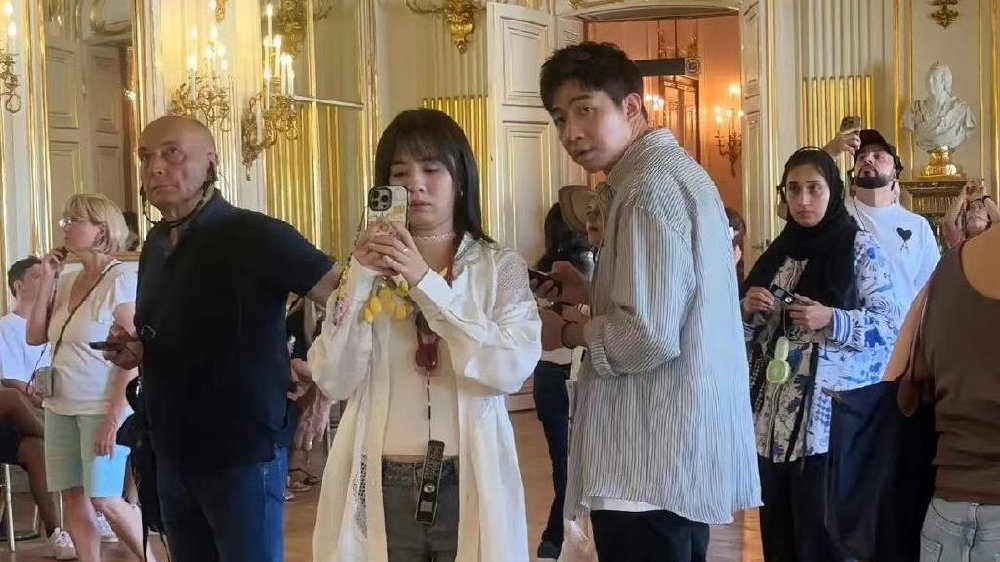 王晓晨俞灏明维也纳被偶遇，女方双下巴幸福藏不住，疑似有喜了