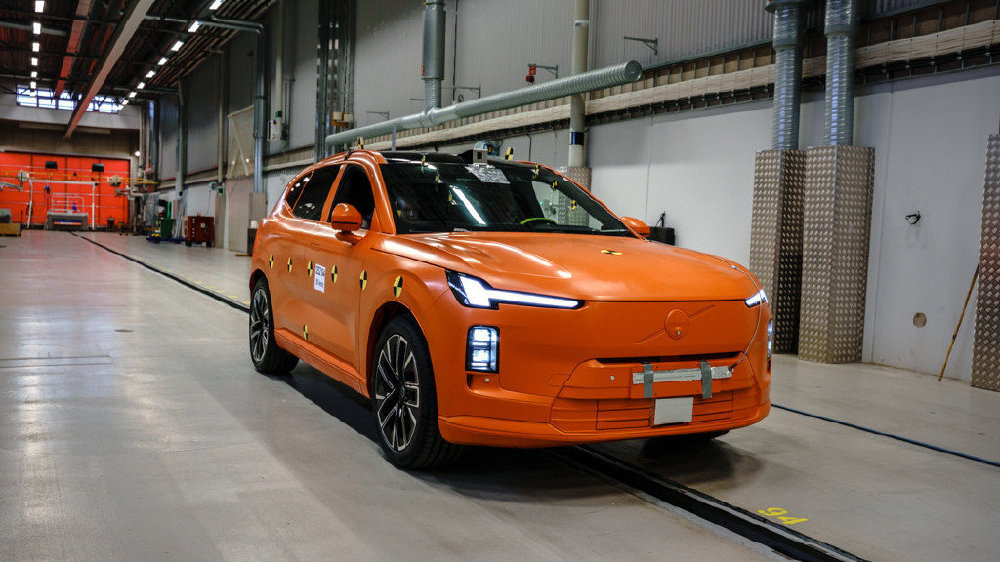 中心柱碰撞没那么简单！ 沃尔沃全新XC70依旧高安全标准？