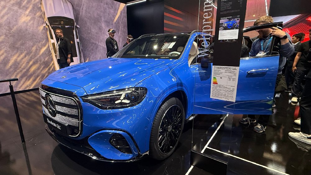 慕尼黑车展现场体验奔驰全新纯电GLC：奔驰这把，稳了