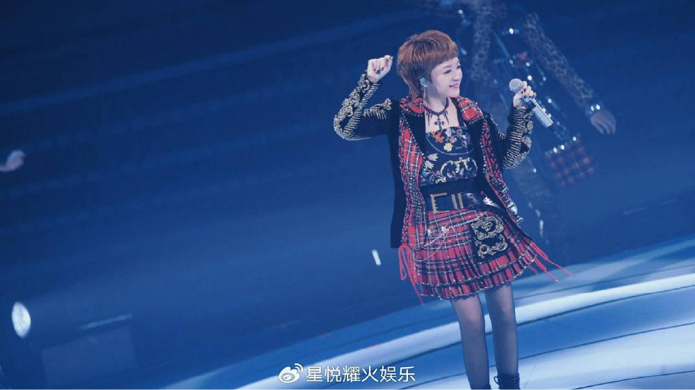 陈慧娴重庆开唱燃爆雾都 全程高能合唱嗨翻山城
