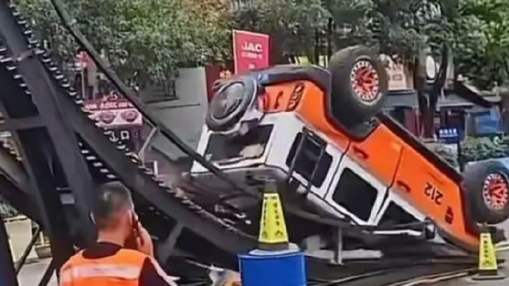 212越野车爬坡翻车？北汽集团紧急回应，并呼吁注意越野安全