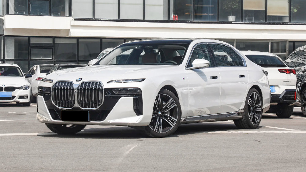 德系顶流大PK，宝马7系VS奥迪A8L，谁才是旗舰级轿车首选？