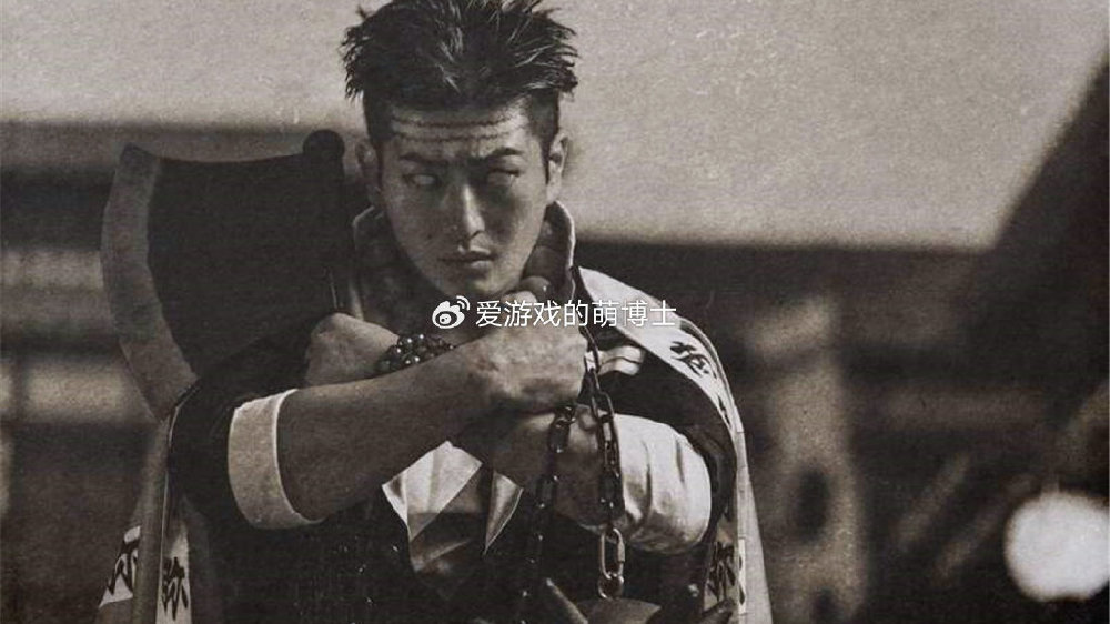 黑白照片重现大正时代的模样，Coser神还原《鬼灭之刃》岩柱