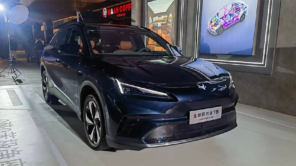 极狐全新阿尔法T5限时10.98万元开售！全球首搭骁龙8775舱驾一体芯片