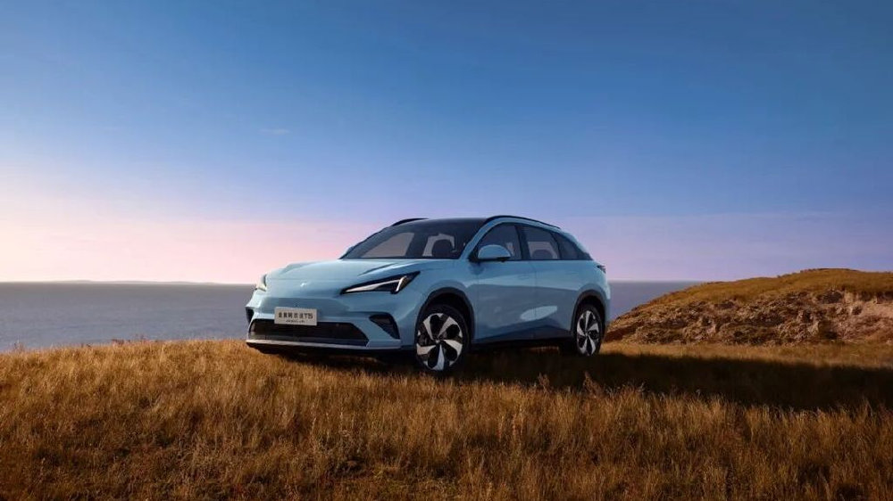 纯电+增程，10.98万元起的极狐全新阿尔法T5配置拉满