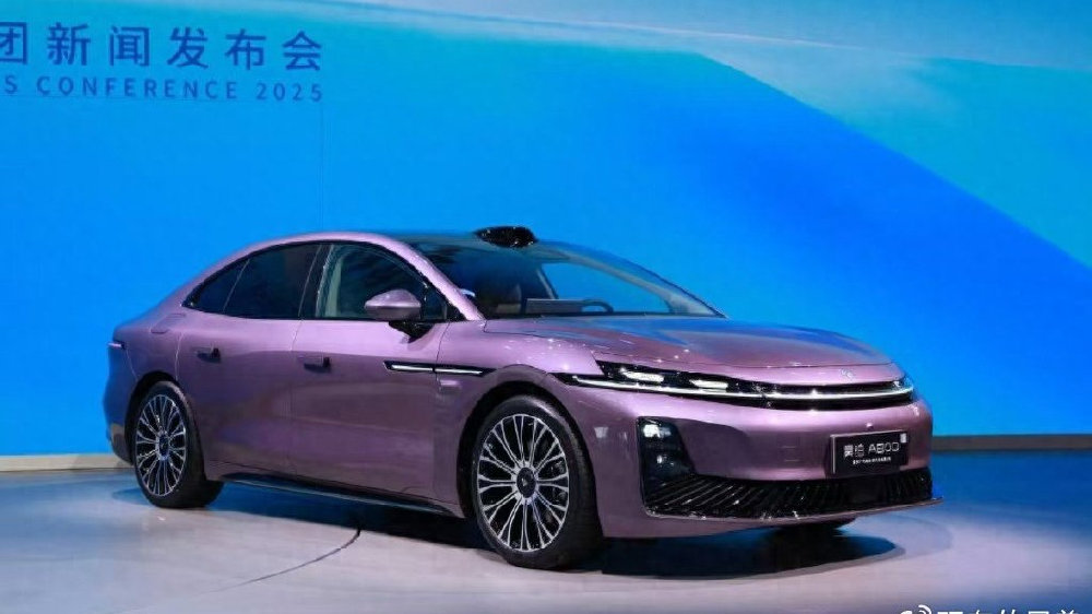 满配鸿蒙座舱+可变形后排，四座一键变五座，昊铂A800内饰发布