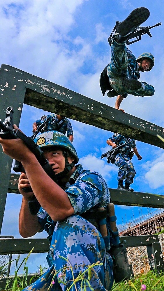你该换壁纸了!送你一片来自海军陆战队的蓝