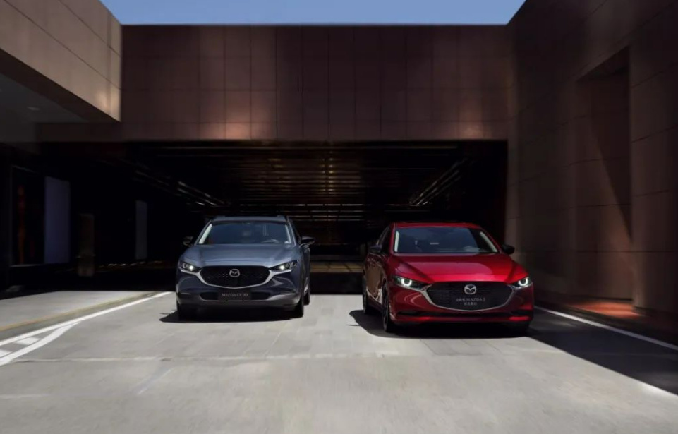 谁才是年轻人的代步神器?日产劲客对比马自达CX-30黑曜版