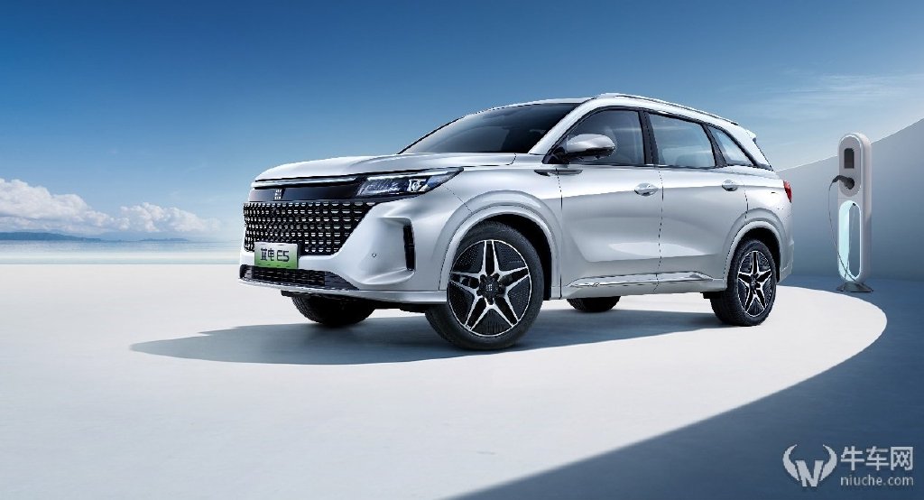 搭载比亚迪混动系统！风光蓝电E5官图发布