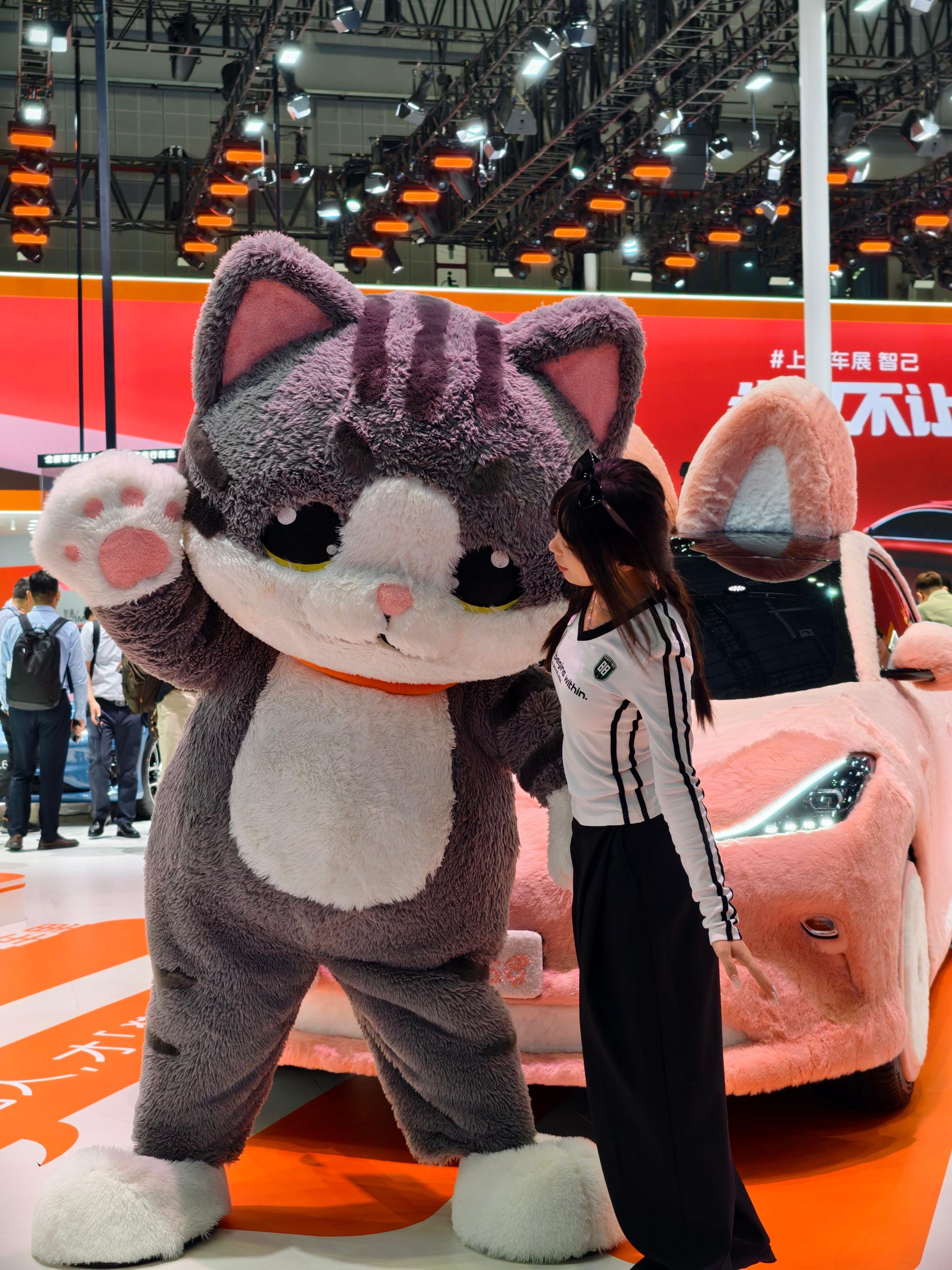 智己上海车展推出三大吉祥物萌动吸睛