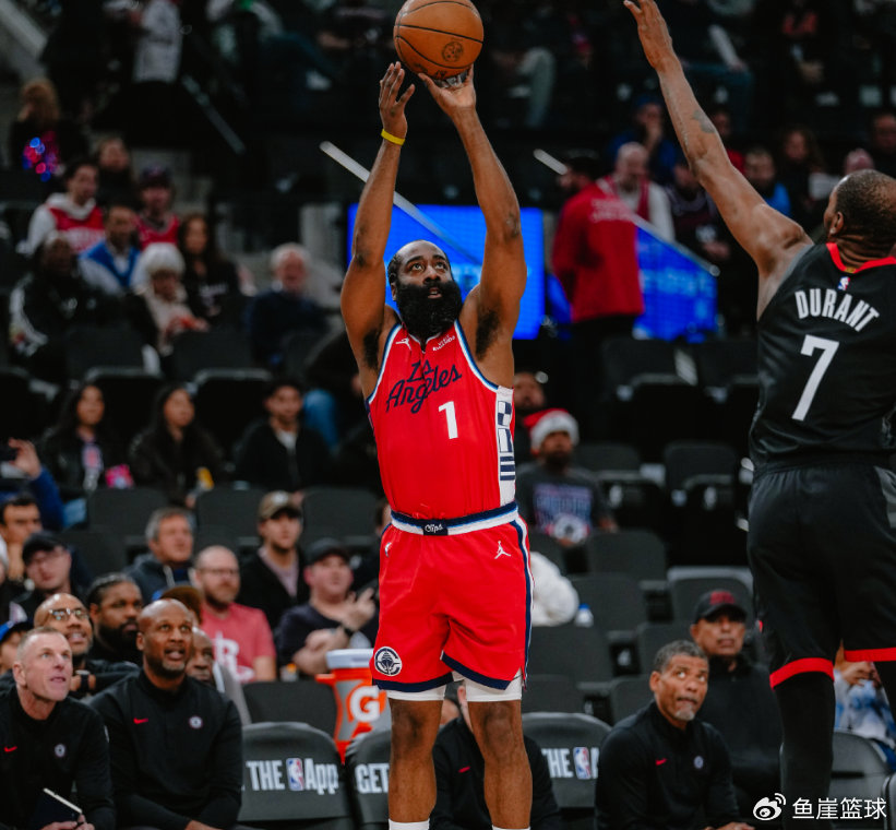 当火箭遇快船再陷冷门，伤病满营的快船如何依靠双核爆发锁定胜局？