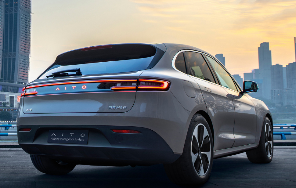 增程式混动SUV谁更超值 吉利星越L Hi·P对比问界M5