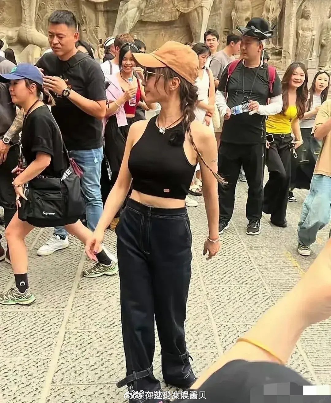 原来蔡依林是真穿不了太保守的衣服，显得又矮又不好看