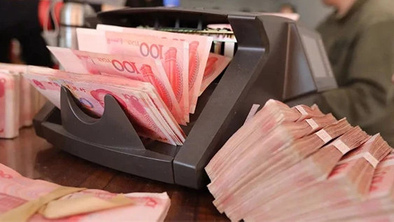 收藏了好久，手里有点闲钱，是投资一套文革邮票还是买块银元放着？