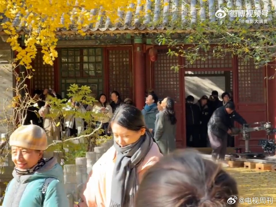 王鸥刘浩存黄轩潭柘寺秋景拍摄