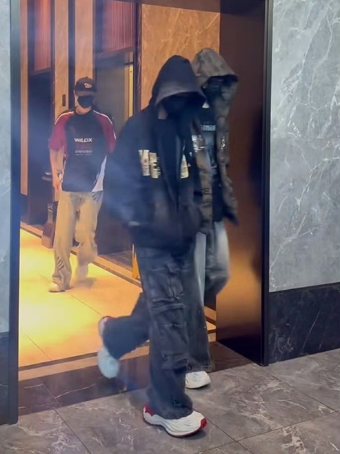 左奇函穿陈奕恒裤子引热议