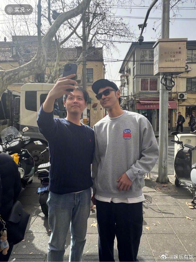 阮经天现身上海街头引网友偶遇热潮