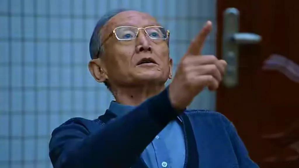 中的英雄情怀与爱情纠葛