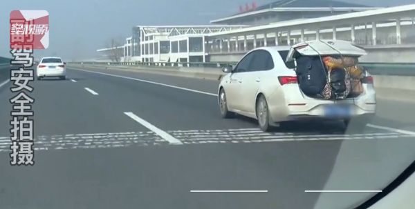 春节返乡后备箱年货大赏:把对家乡的思念都装进去了!网友:这是只有中国人才懂的浪漫…休闲区蓝鸢梦想 - Www.slyday.coM 春节返乡后备箱年货大赏:把对家乡的思念都装进去了!网友:这是只有中国人才懂的浪漫…休闲区蓝鸢梦想 - Www.slyday.coM