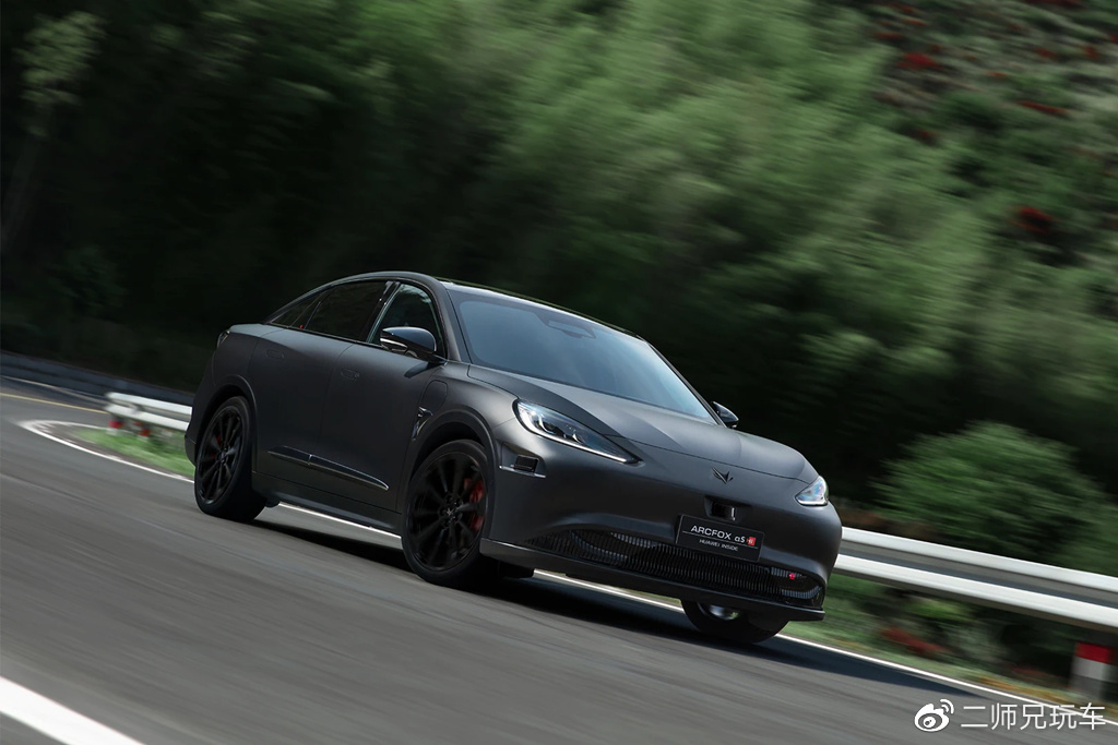 预算30万,阿尔法S和Model 3谁更加全能?
