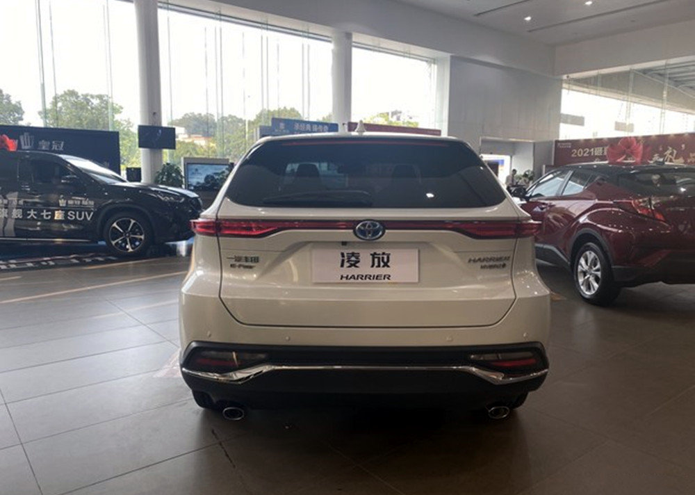 一汽丰田"凌放"到店实拍,搭2.5l混动,定位rav4荣放之上