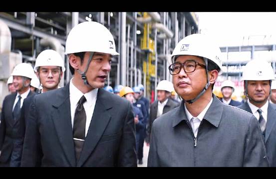 这是一段经典的语言艺术现实教育案例，更是明确了有人的地方就有江湖！