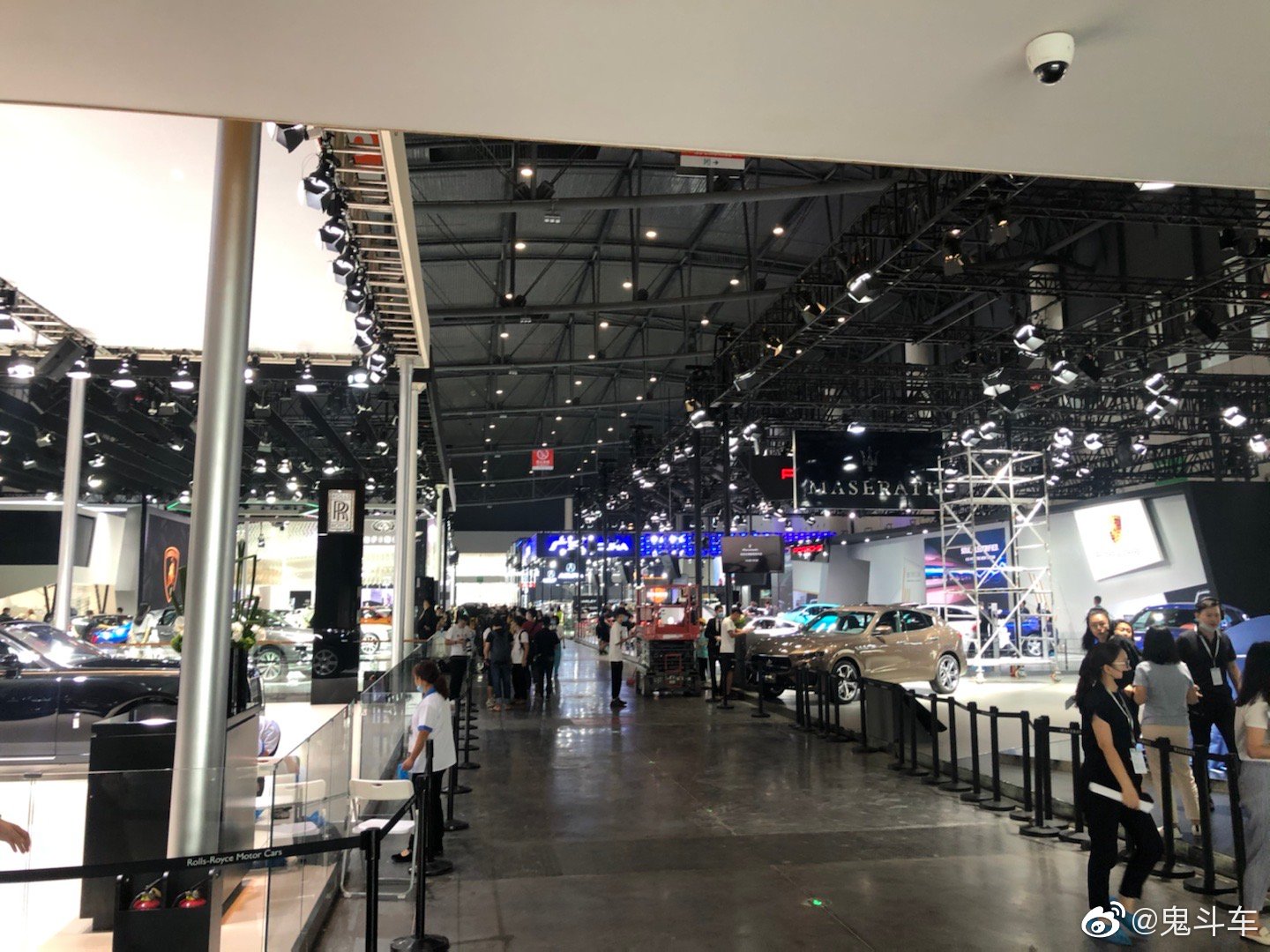 探馆成都车展豪车馆，你觉得这帮小姐姐咋样？