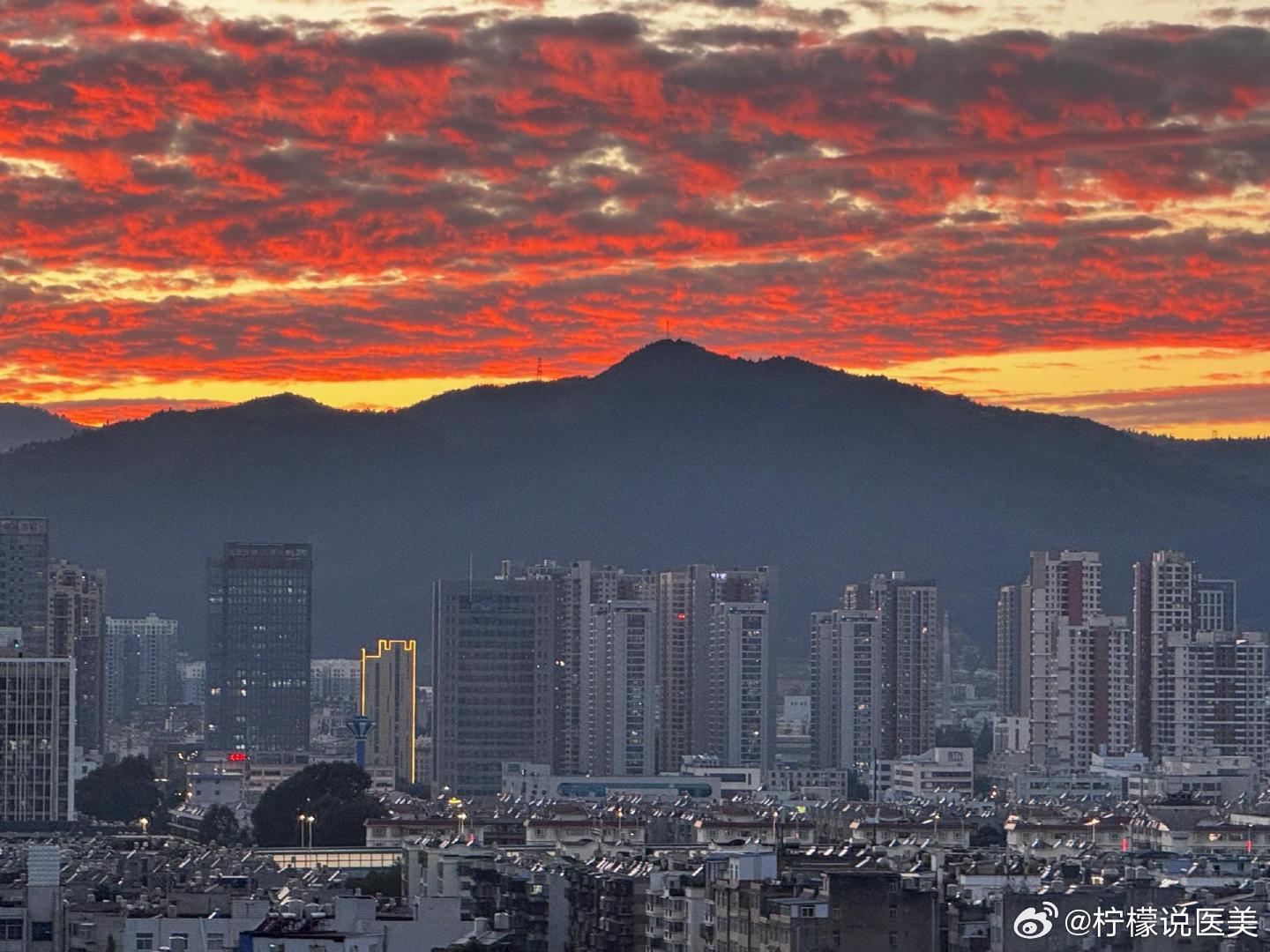 在昆明｜夕阳🌇11.2 昨晚的晚霞 又一次美哭了