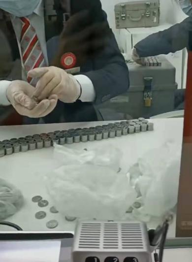 山东临沂男子攒170袋1毛硬币全款买车,银行花2个半小时点了400元休闲区蓝鸢梦想 - Www.slyday.coM 山东临沂男子攒170袋1毛硬币全款买车,银行花2个半小时点了400元休闲区蓝鸢梦想 - Www.slyday.coM