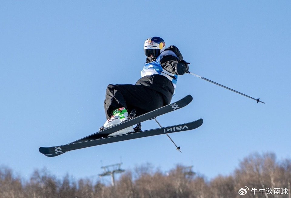第二跳绝杀！谷爱凌逆转夺冠，赛季首冠诞生，李方慧连续失误无缘奖牌