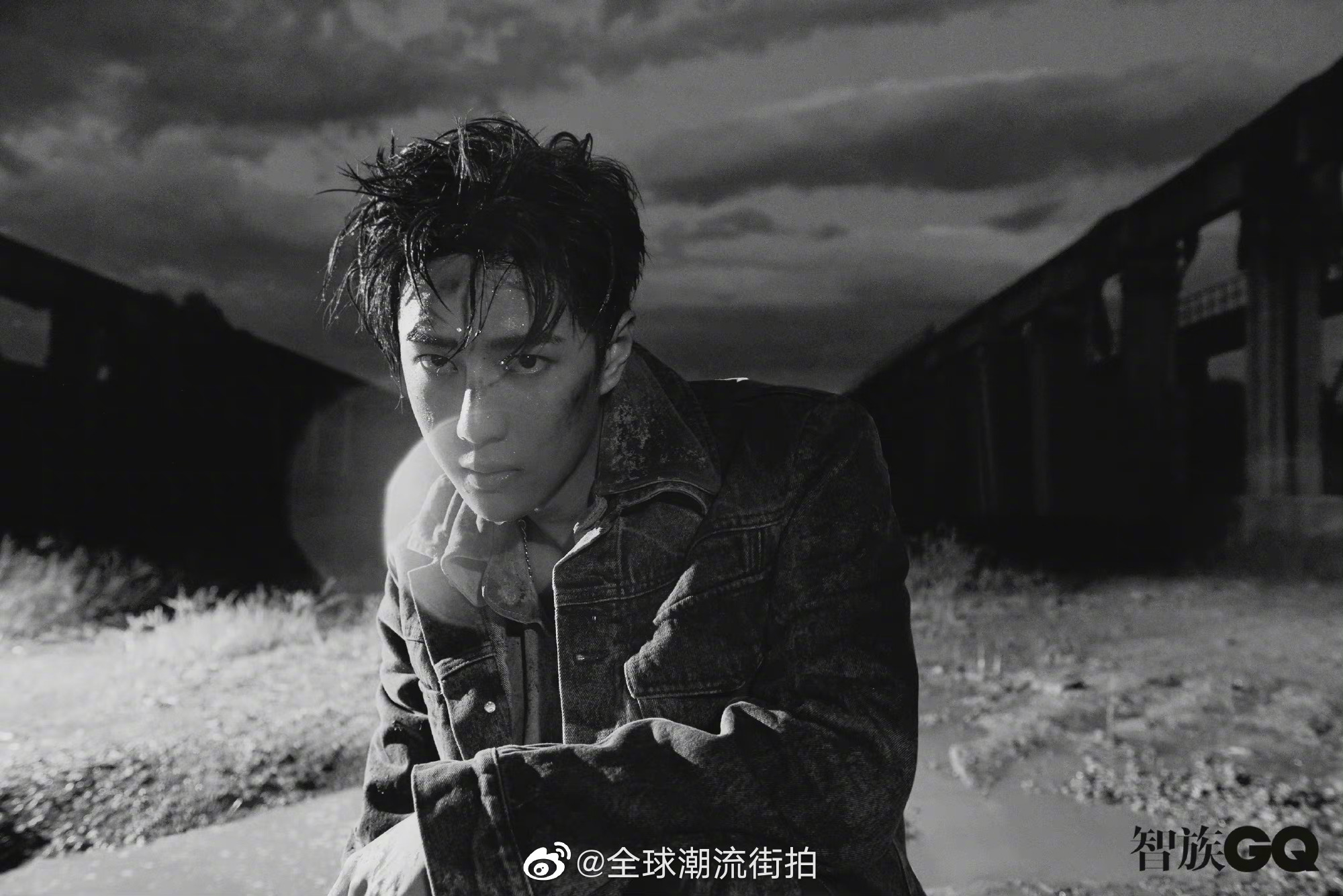 王一博废墟大片gq智族十月刊封面废墟之上的摩托车手