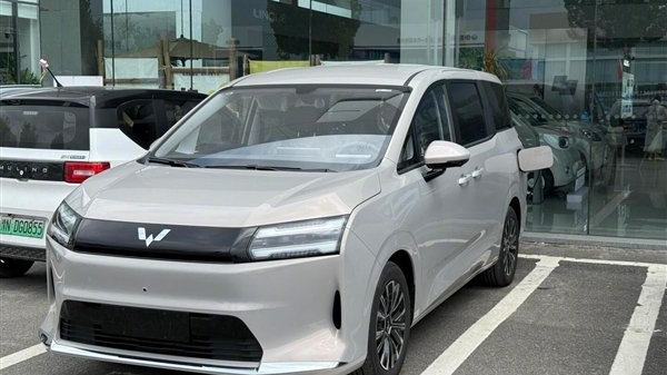 五菱星光730实车亮相，双侧滑门插混动力，堪称五菱版“GL8”