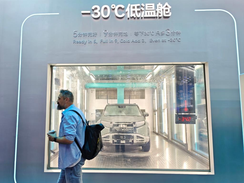 新华鲜报丨181台新车首发 北京车展引领智能出行“新风向”