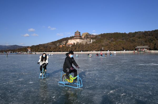 今儿起,北京最大冰场迎客|冰上|颐和园|北京_新浪新闻