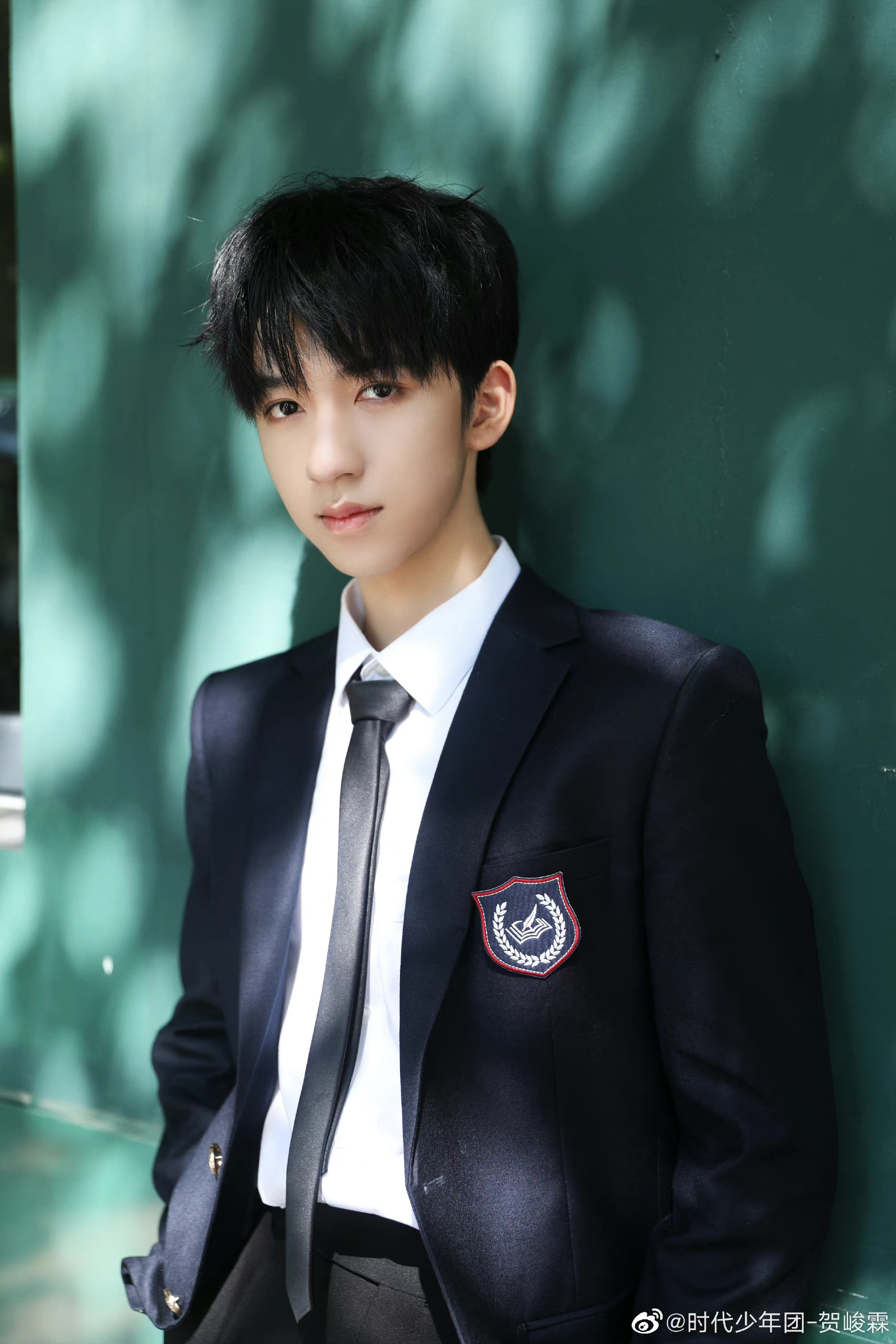 时代少年团-贺峻霖 67贺峻霖分享了一组少年感写真校服造型yyds!