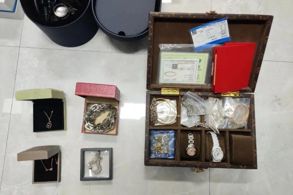 女店员16个月盗走店里530多万,老板还以为是疫情导致生意难做…休闲区蓝鸢梦想 - Www.slyday.coM 女店员16个月盗走店里530多万,老板还以为是疫情导致生意难做…休闲区蓝鸢梦想 - Www.slyday.coM