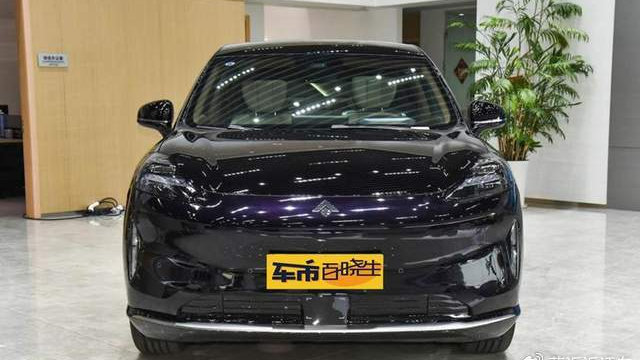 谁才是真正的入门即顶配？ 同为入门款昊铂HT比智己LS6给的更多！