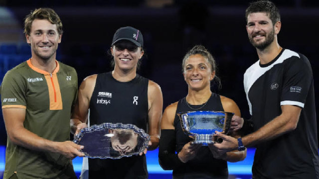 埃拉尼/瓦瓦索里2-1斯瓦泰克/鲁德，夺得美网混双冠军