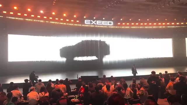 搭载多项智能配置，星途ET5上市