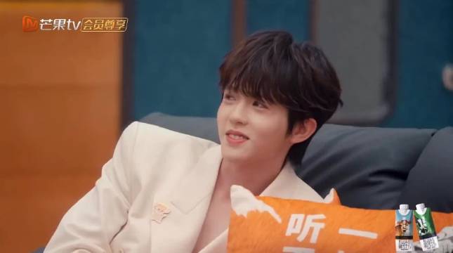 李昊给前辈们介绍“十个勤天”好骄傲自豪呀！