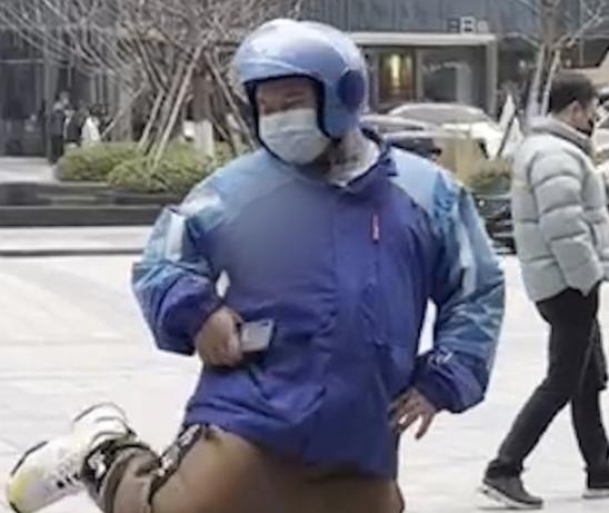 一孕妇让外卖小哥跳舞,送老公特殊惊喜,网友:证明我送不了外卖休闲区蓝鸢梦想 - Www.slyday.coM 一孕妇让外卖小哥跳舞,送老公特殊惊喜,网友:证明我送不了外卖休闲区蓝鸢梦想 - Www.slyday.coM