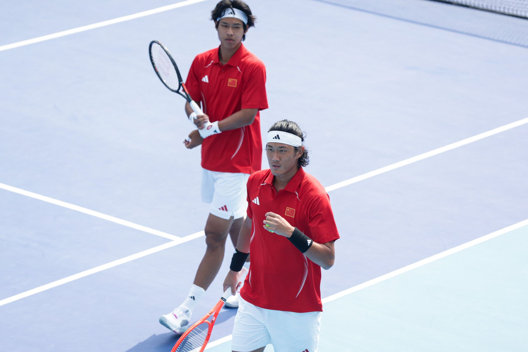 戴维斯杯中国男双逆转葡萄牙，张之臻周意关键战建功