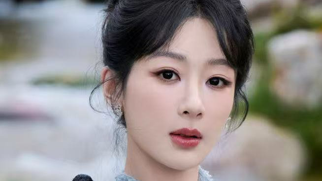 杨紫生日再获惊喜，牛骏峰准点送祝福，12年友谊不被商业绑架！