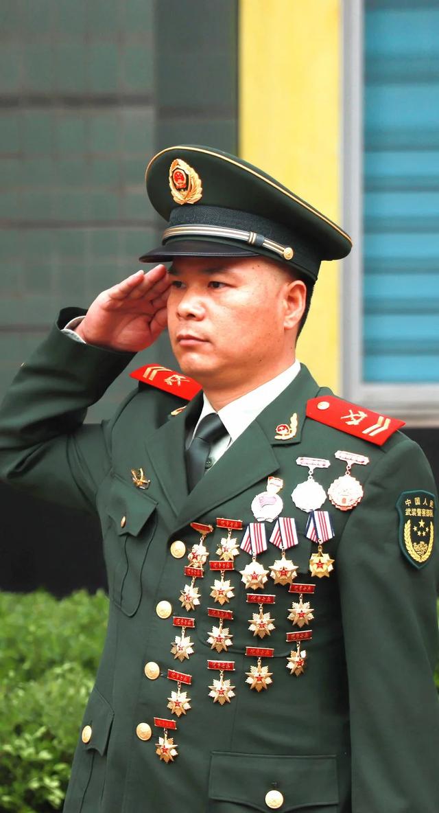 高世文 曾服役于武警总队某部 宝鸡供电段彬州西供电车间 礼泉接触网