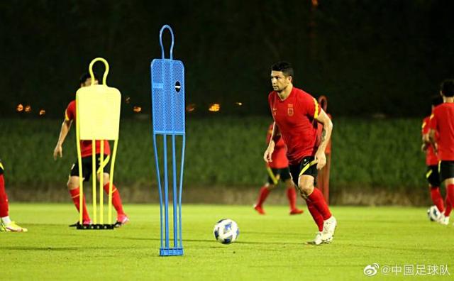 明日凌晨1点国足迎战越南,李铁:每场都是生死战,展现球队最强一面