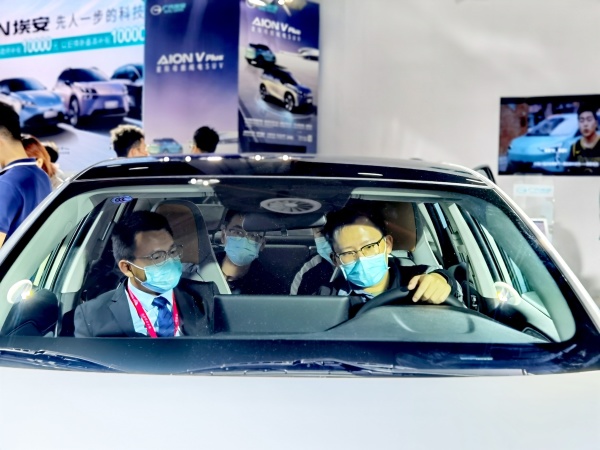 “蔚小理”去年交付量创新高，传统车企新能源汽车加急“上量”