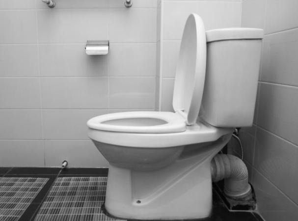 杭州一女子嫌厕所脏,穿7厘米高跟鞋站上马桶圈,谁知却摔伤下体休闲区蓝鸢梦想 - Www.slyday.coM 杭州一女子嫌厕所脏,穿7厘米高跟鞋站上马桶圈,谁知却摔伤下体休闲区蓝鸢梦想 - Www.slyday.coM