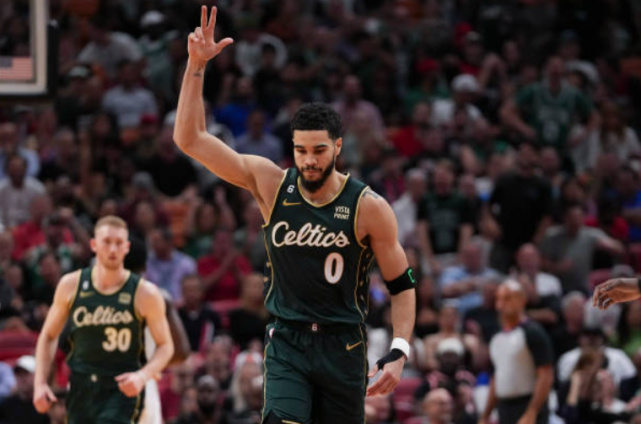 浓眉与塔图姆的巅峰对决谁才是真正的攻防一体巨星