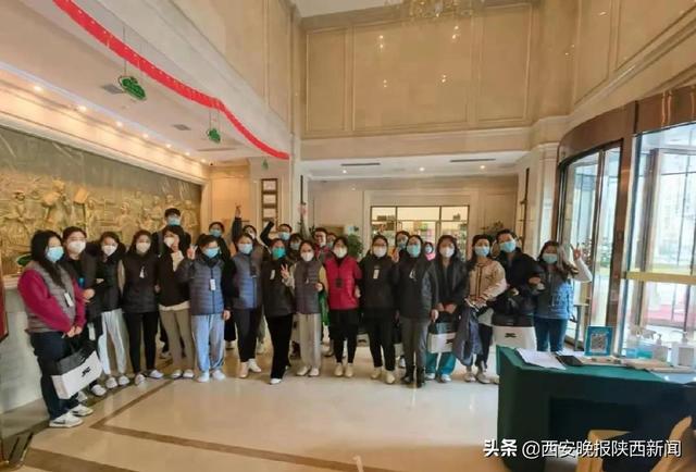 万众一心 抗击疫情 西安市靖边商会捐款捐物合力抗击疫情休闲区蓝鸢梦想 - Www.slyday.coM 万众一心 抗击疫情 西安市靖边商会捐款捐物合力抗击疫情休闲区蓝鸢梦想 - Www.slyday.coM