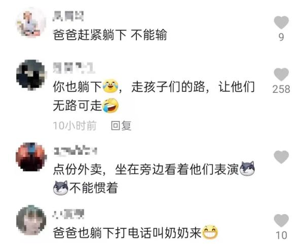 逛街时孩子和妻子都躺地上耍赖!一个要手机一个要玩具休闲区蓝鸢梦想 - Www.slyday.coM 逛街时孩子和妻子都躺地上耍赖!一个要手机一个要玩具休闲区蓝鸢梦想 - Www.slyday.coM